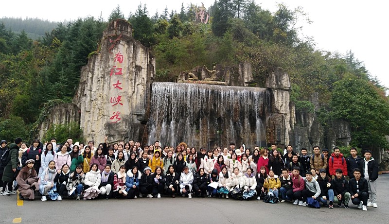 01 beat365英国官网网站2018级地理科学专业全体学生.jpg